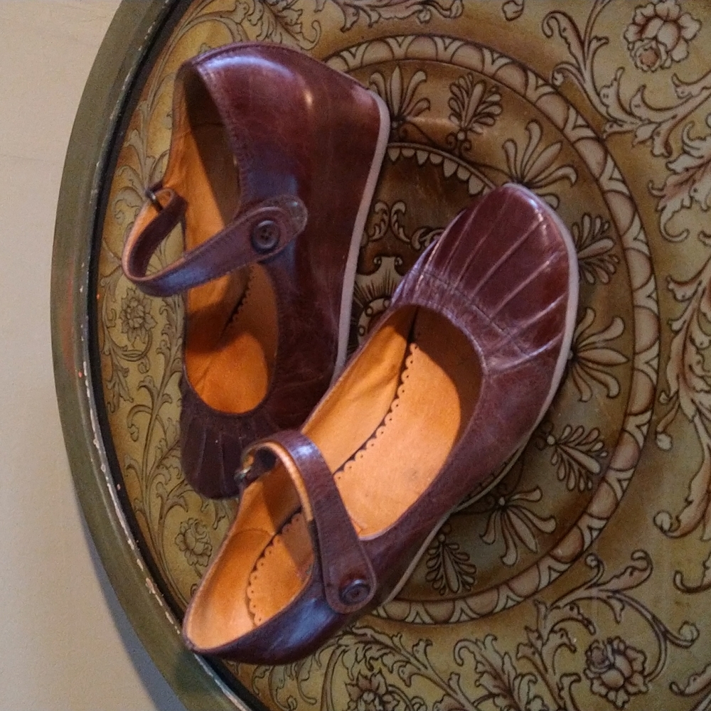 Miz mooz shoes, size 8, color brown